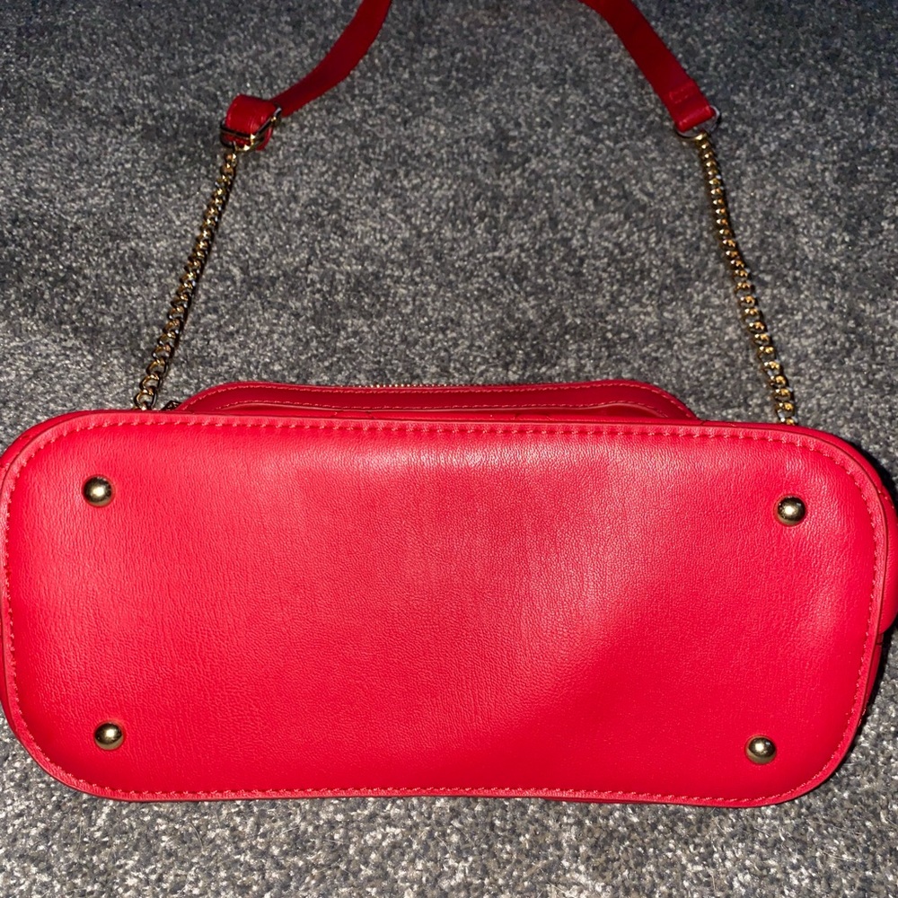 Red Purse - Picture 2 of 10